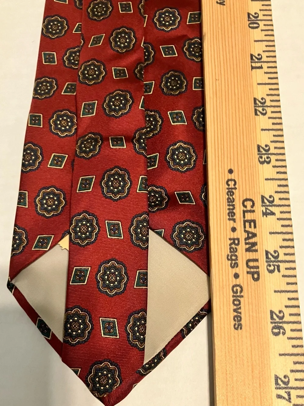 Men's Red Medallion Pattern Tie